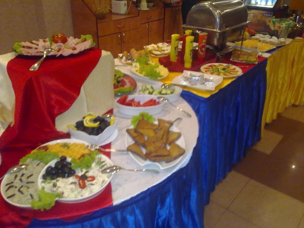 Hotel Helin - Calea Bucuresti Craiova Buitenkant foto