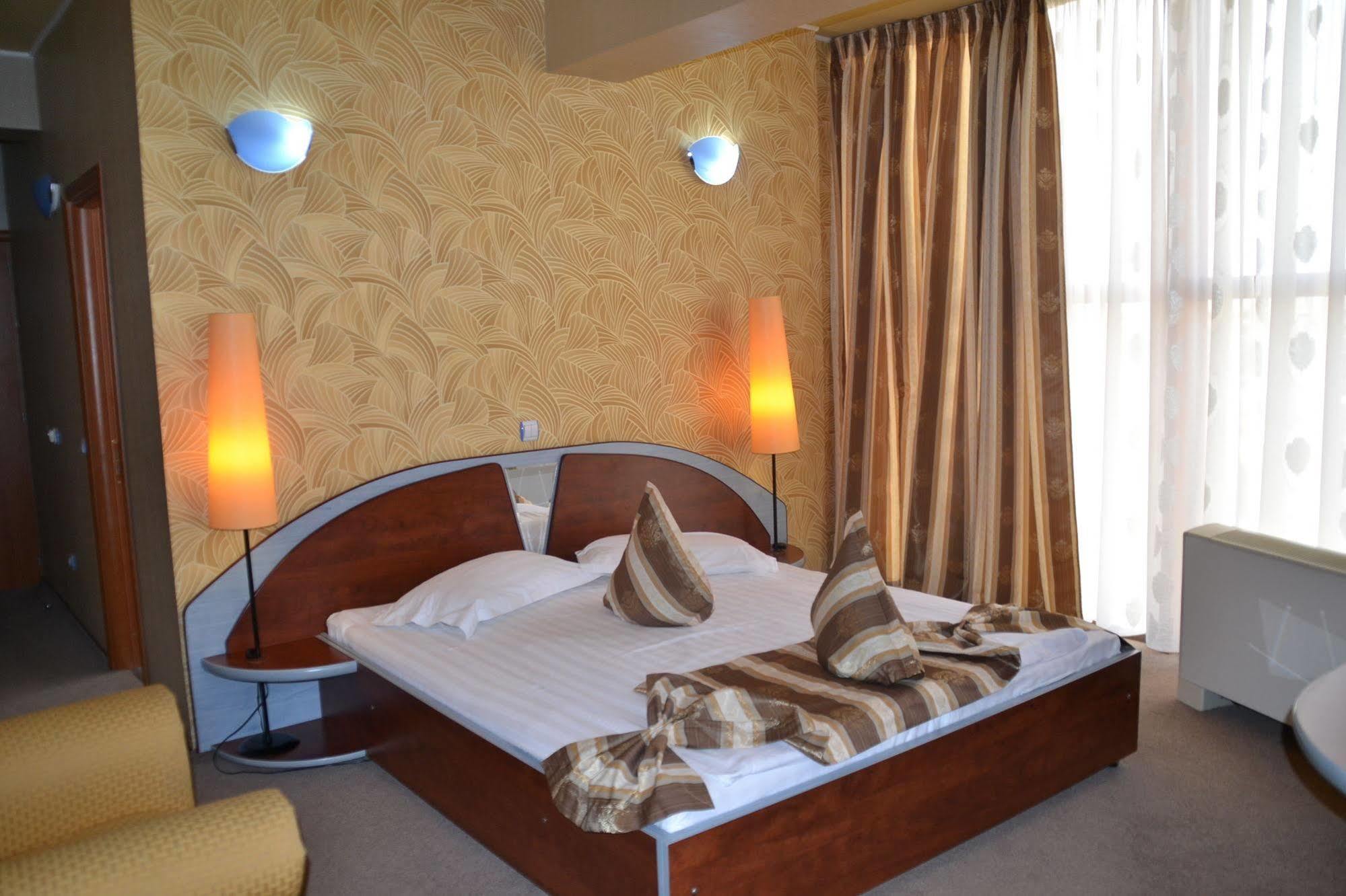 Hotel Helin - Calea Bucuresti Craiova Buitenkant foto
