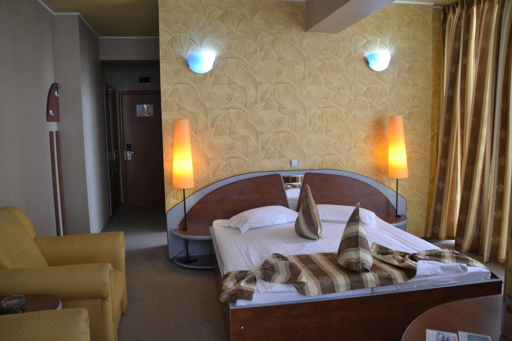 Hotel Helin - Calea Bucuresti Craiova Buitenkant foto