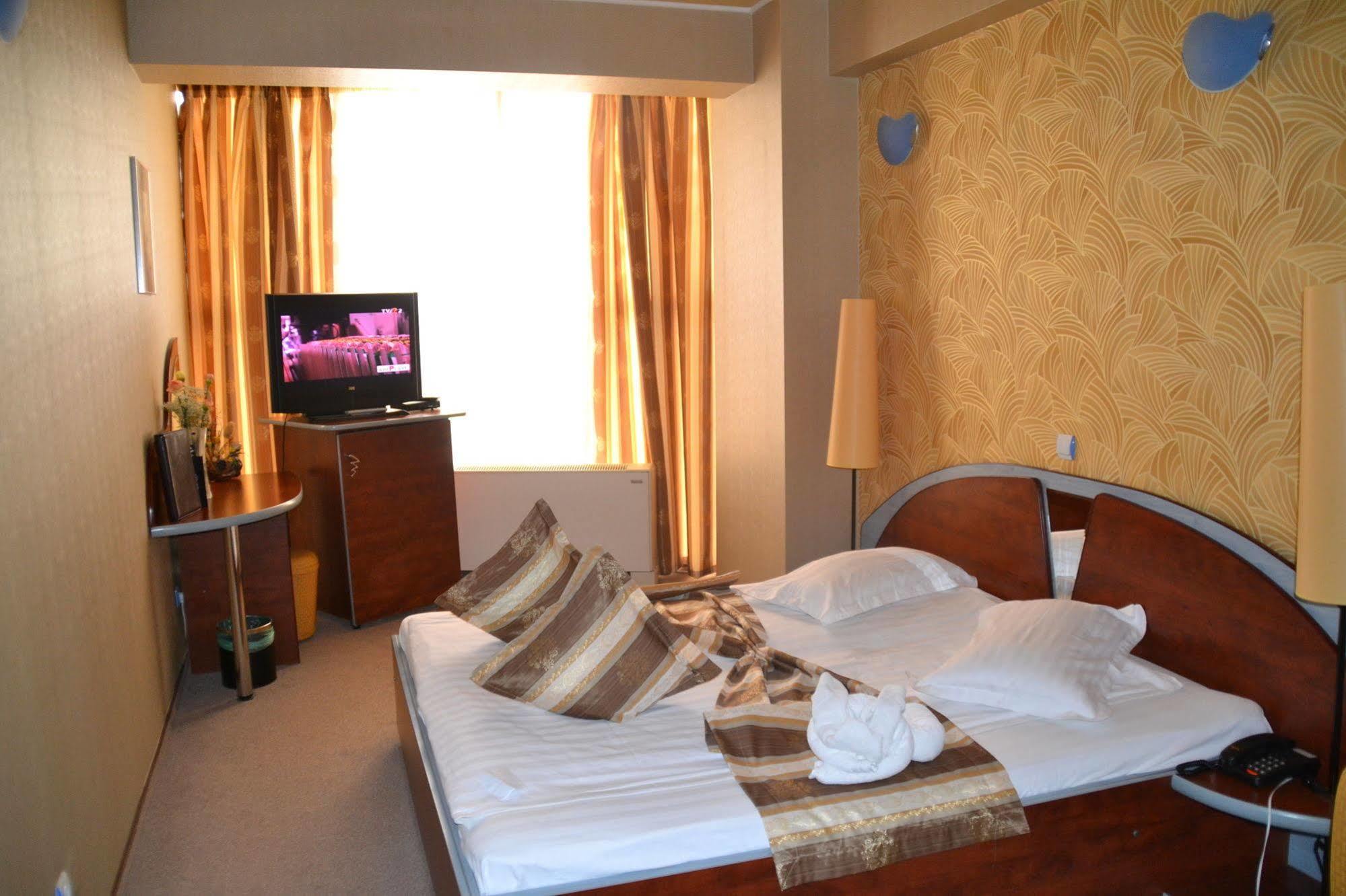 Hotel Helin - Calea Bucuresti Craiova Buitenkant foto