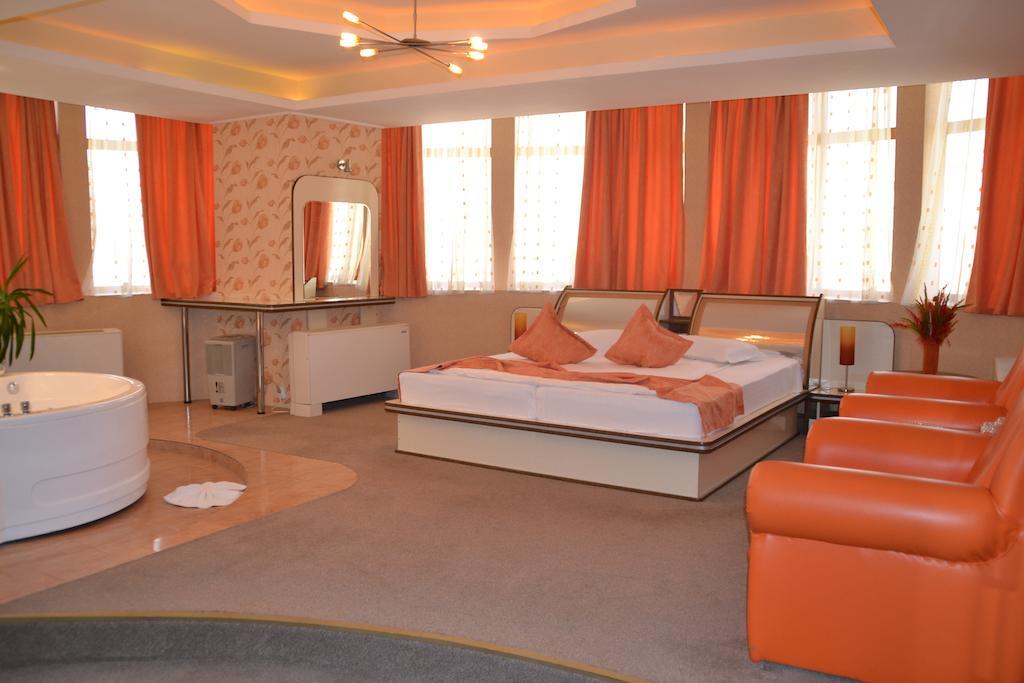 Hotel Helin - Calea Bucuresti Craiova Buitenkant foto
