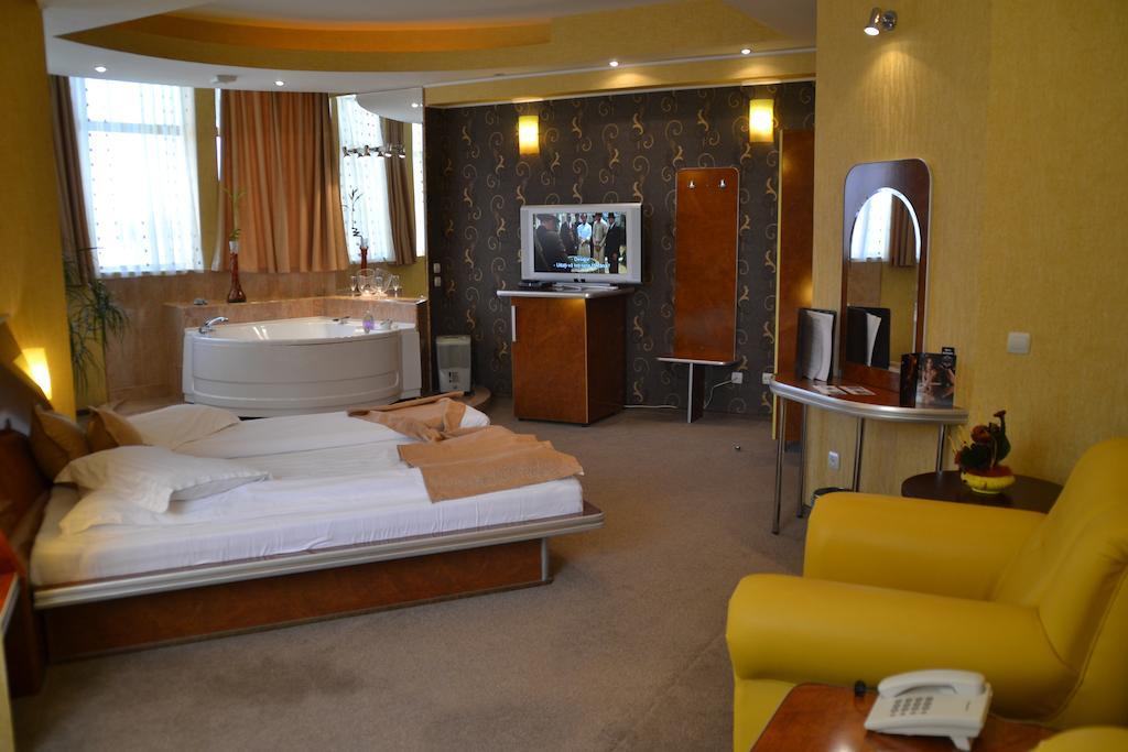 Hotel Helin - Calea Bucuresti Craiova Buitenkant foto