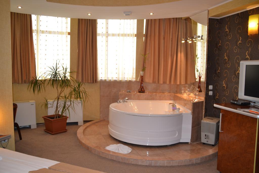 Hotel Helin - Calea Bucuresti Craiova Buitenkant foto